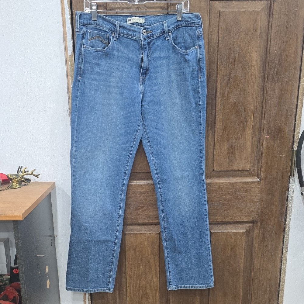 Levi's Straight Leg Blue Jeans